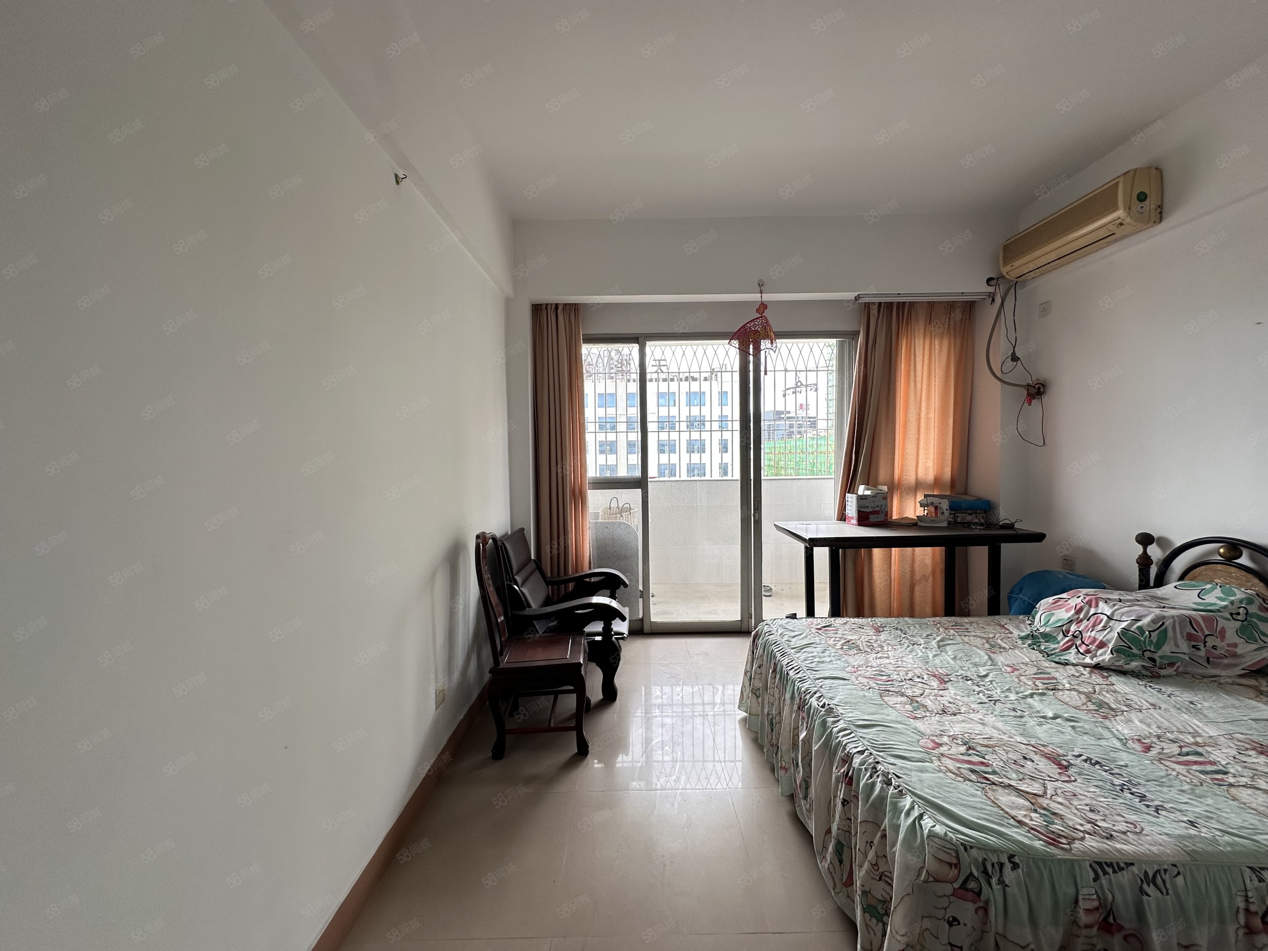 彩虹花园3室2厅2卫147㎡南北68万