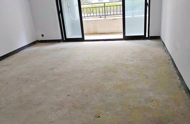绿地悦澜湾3室1厅122㎡45万二手房图片