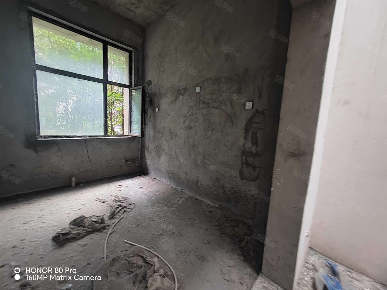 维也纳庄园5室2厅3卫278㎡南北208万