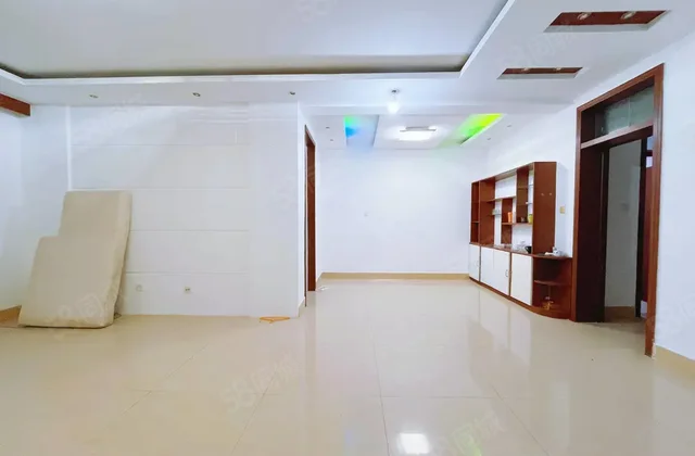 湖边孝心一楼 名人苑 三室朝阳 双卫 出门即是东昌湖