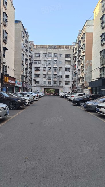 郧阳花园3室2厅1卫123.84㎡南北38万