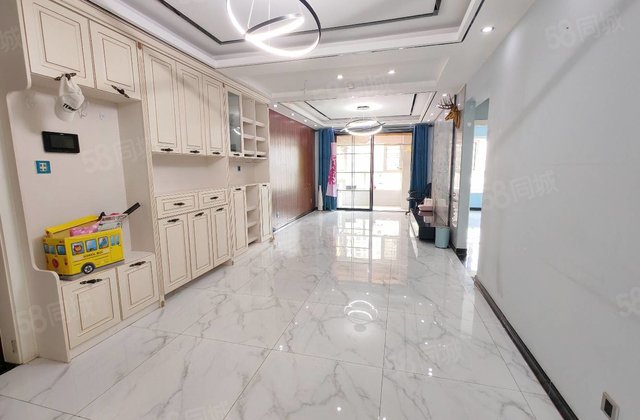 房东急售！急售！精装修！三室两厅 南北通透 免大税 送车储！