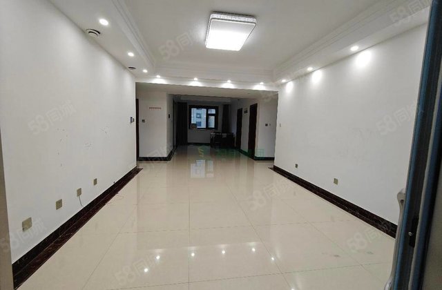 高档社区润景苑，精装修恒温房，带车储免大税，双阳台