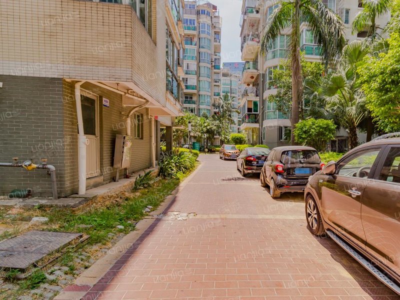 新东区,水系社区,东方水都电梯四房,端头全明,精装提包入住!