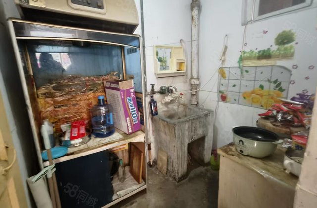 东昌中学！两室朝阳！不是顶层，考虑便宜的看过来了！利民路上！