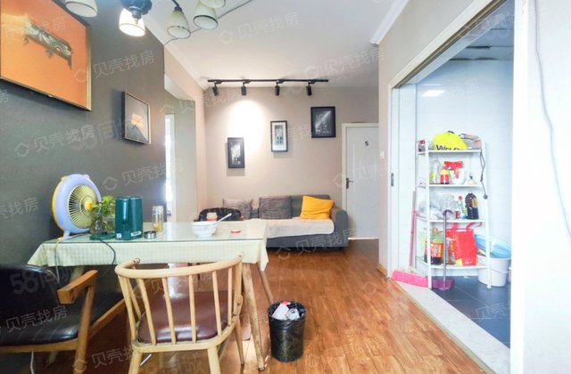 蓝光SOFA社区4室2厅94.42㎡185万二手房图片