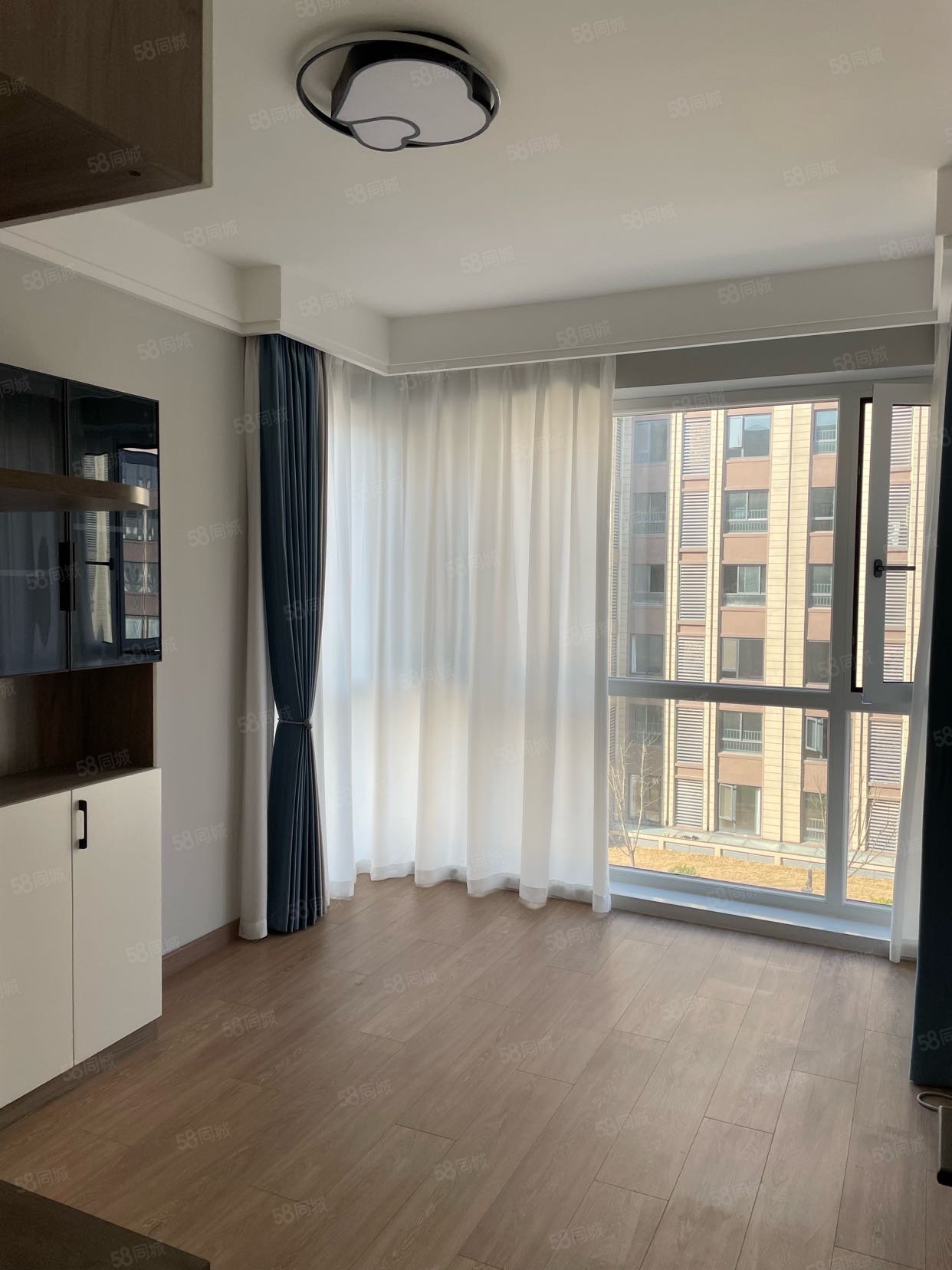 加侨侨城壹号(C区)4室2厅2卫145㎡南135万