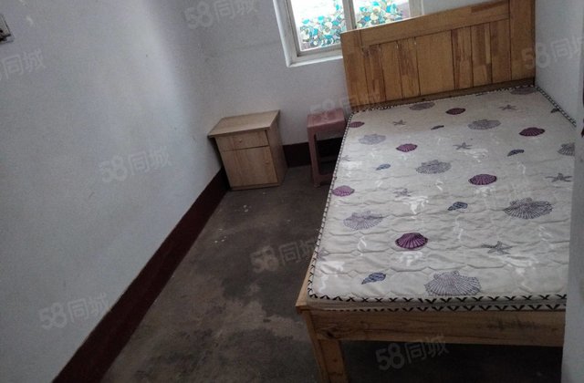 文轩范围，老一中，外国语旁边，一楼带约30平院子，随时办手续