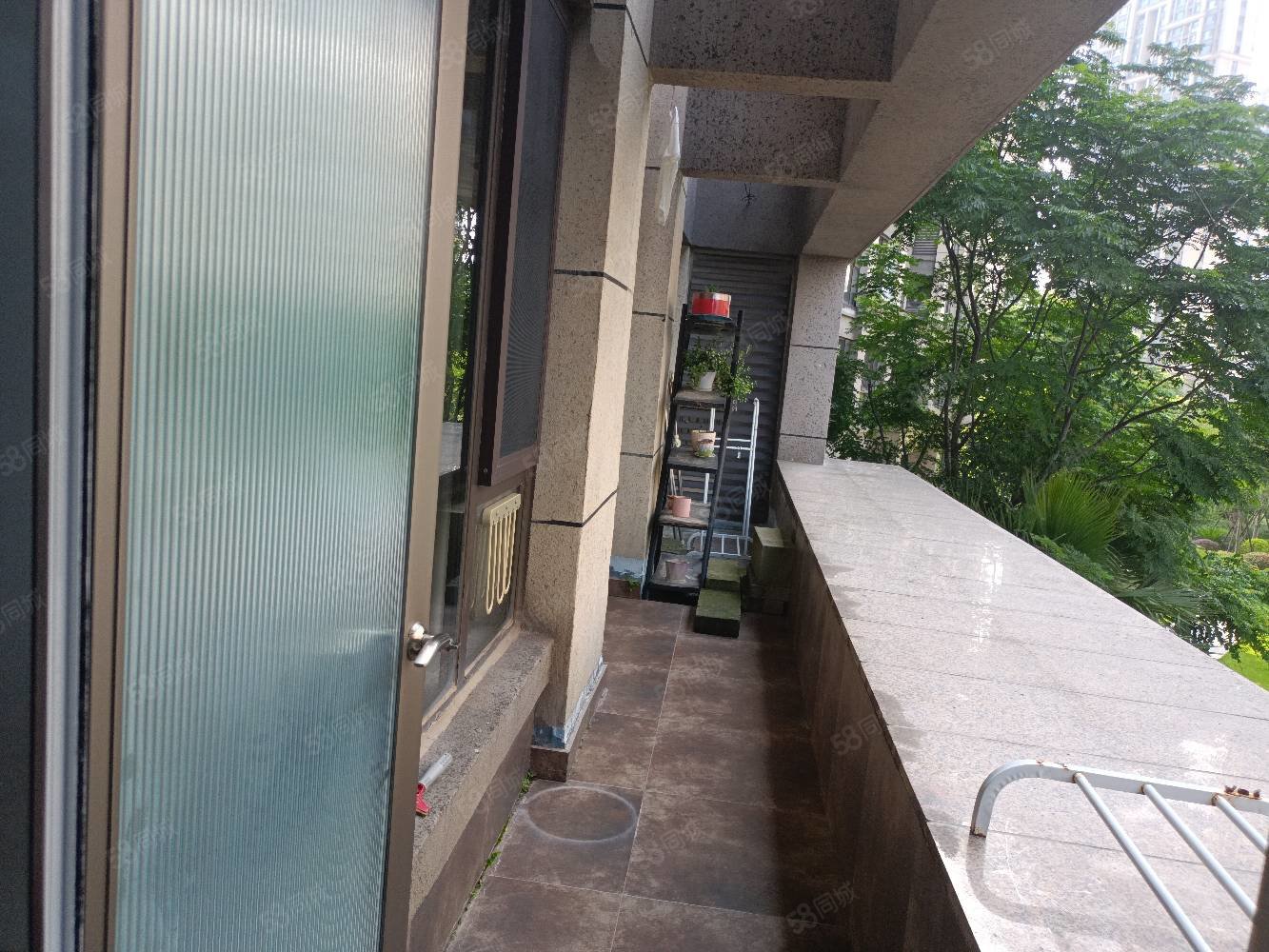 金马御龙城5室2厅3卫228㎡南北195万