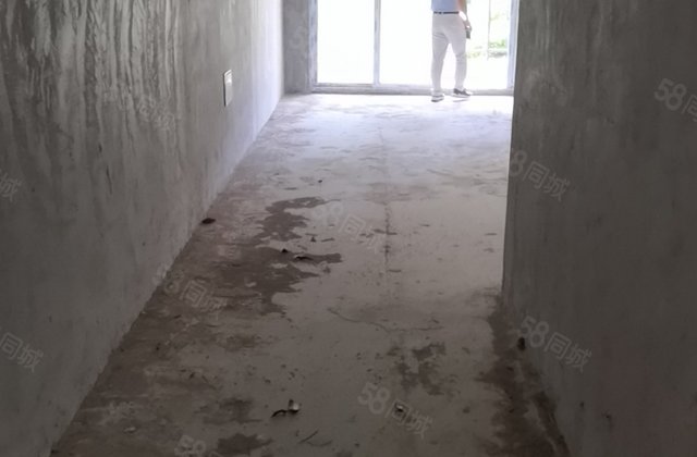 麒龙畔山华庭4室2厅140.41㎡40万二手房图片