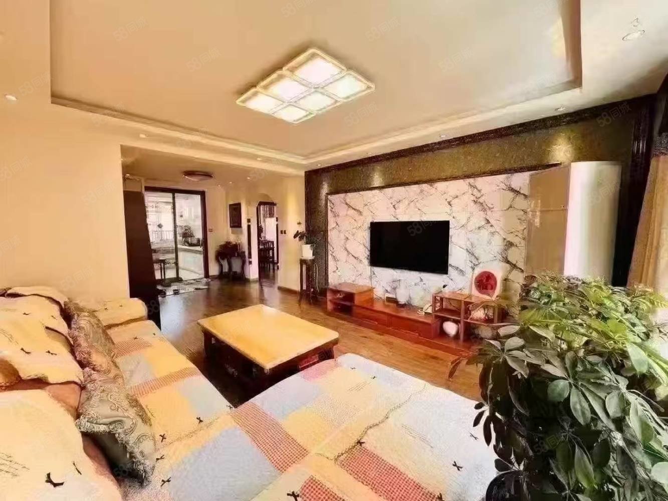 世茂南外滩(二期)4室2厅1卫131㎡南北89.8万