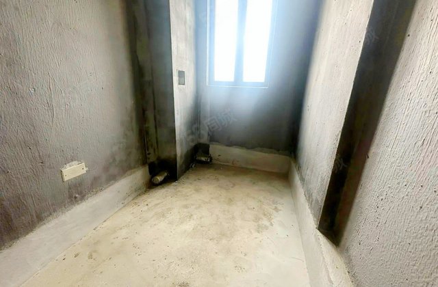 荔富湖畔4室2厅168㎡185万二手房图片