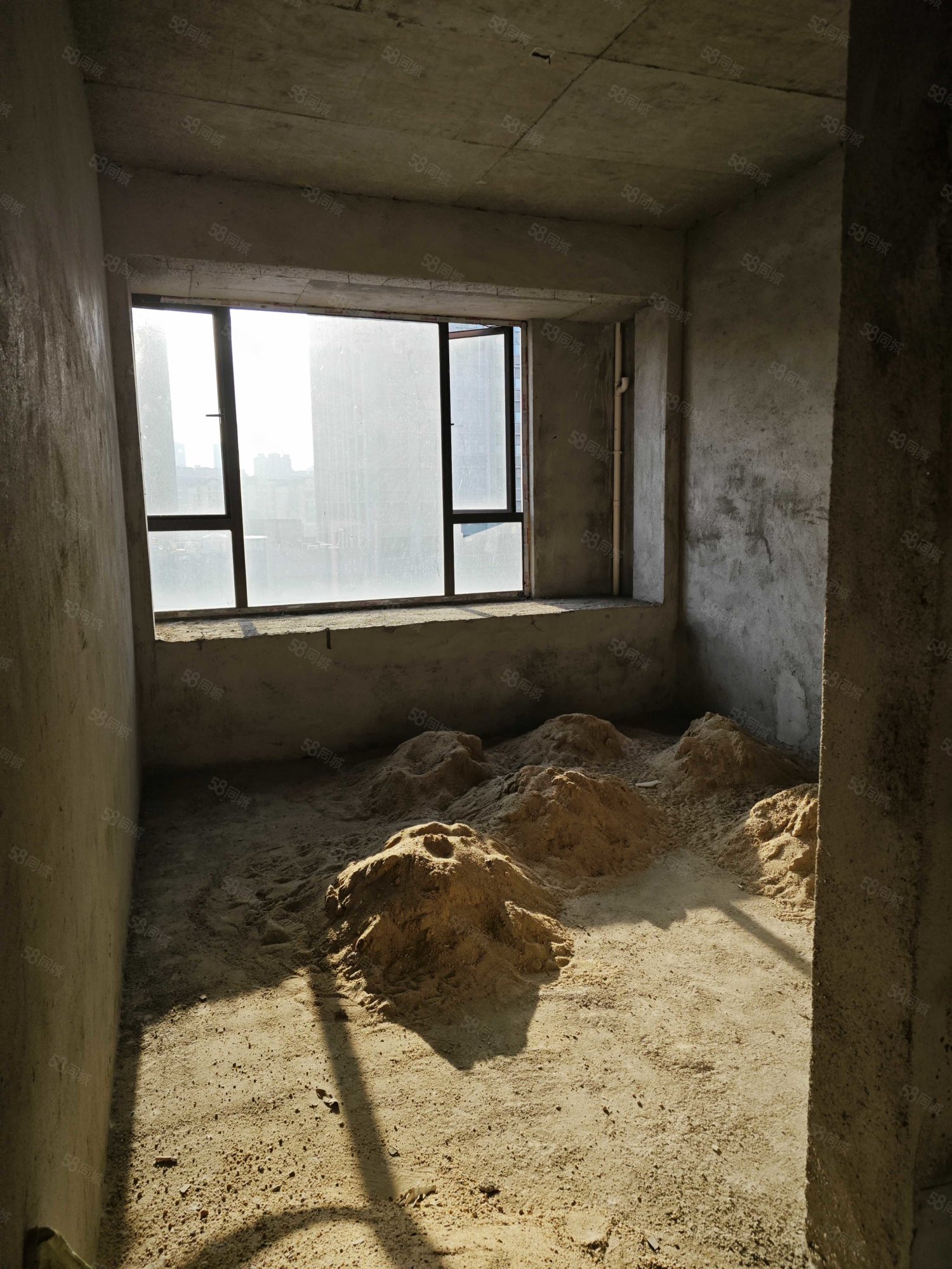 中成小区4室2厅2卫125.91㎡南83.6万