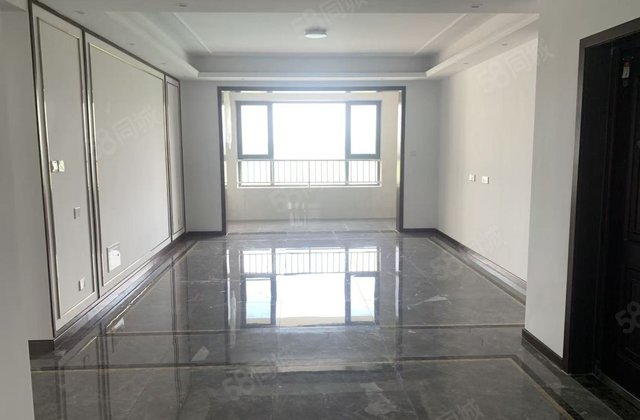 东昌  精装三叶草户型一梯一户带车储 城市芳华 玖樟台