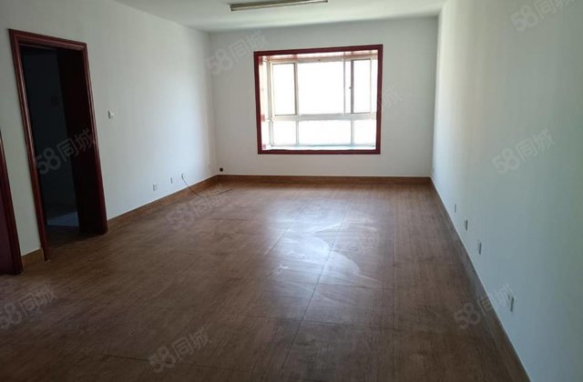 翡翠城电梯三室两厅两卫，120平带车储，西边户，随时看房