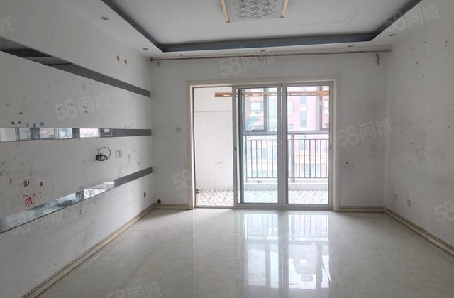 莲湖新城附近，电梯洋房东边户带车位送储，三室双卫，南北通透