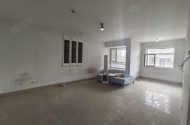 单价6000多，带车位储藏室，月亮湾D区，免大税，颐馨园二期