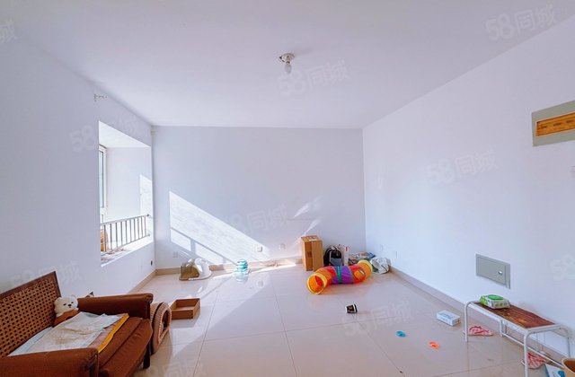 汽车站附近电梯房。房东诚心出售随时看房，十一中建设路方便出行