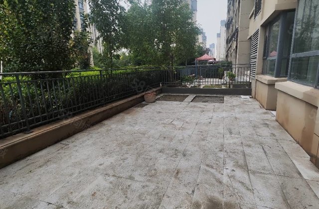 急售！民生凤凰城2号院二号院 一楼带院 带车位~储藏室