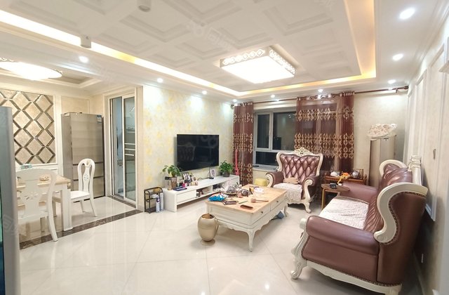 新东方龙湾二期 三室朝阳 精装带车位 免大税 好楼层