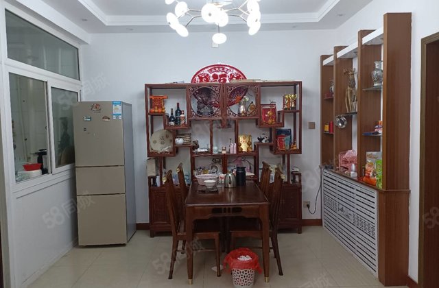 颐馨园一期三室朝阳户型方正，采光好，无遮挡带大车库实验南邻