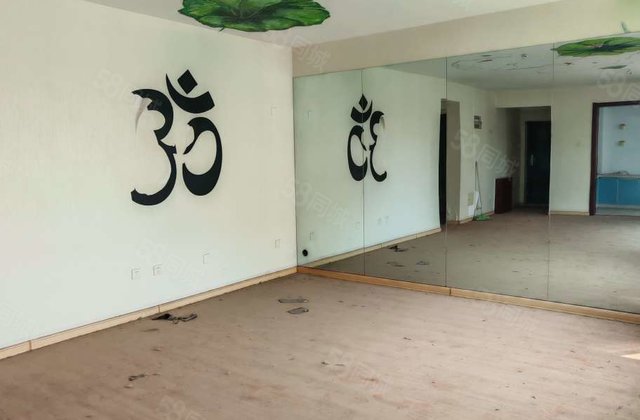 有电梯 双卫 中间楼层 近医院 满二 低密度社区