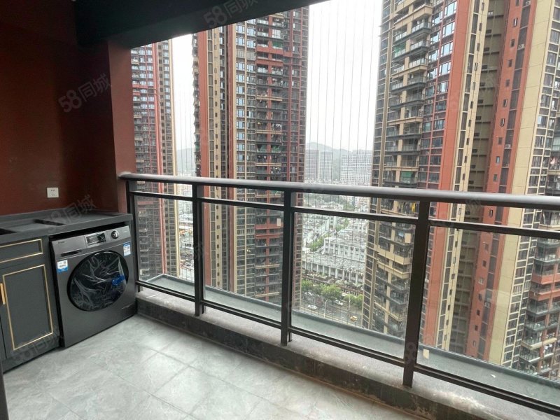 朗泓龙园大观(二期)4室2厅2卫118㎡南北550万