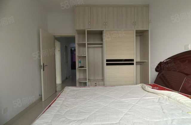 实验     多 精装三室 带车位储藏室 中间楼层