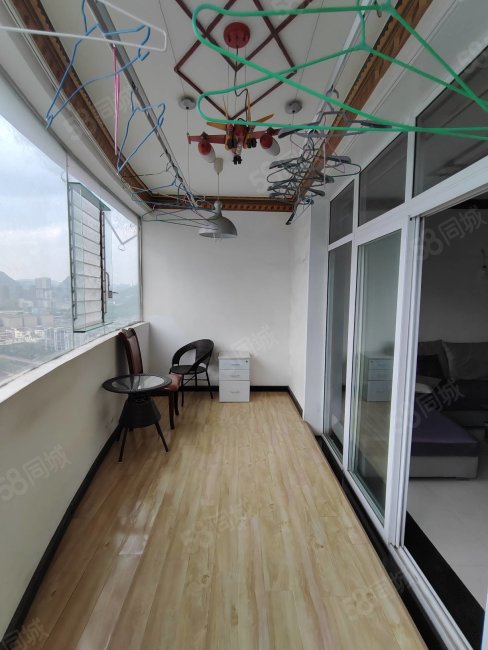 新体育馆对面水岸明珠4室2厅2卫证件齐全可以按揭