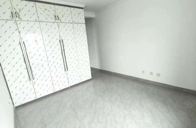 卫育北路水城悦府117平三室二厅二卫送储和车位新房未住