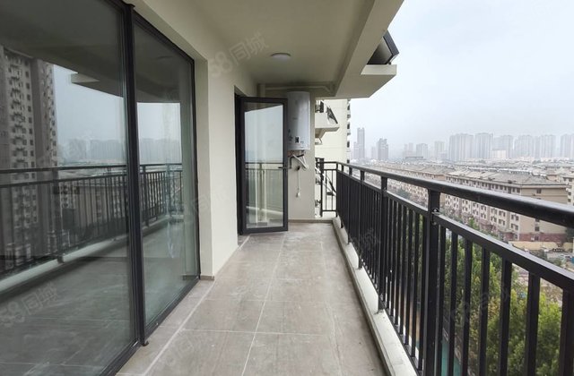 电梯小高层！带车位好楼层精装4室双卫客厅大开间，落地窗双阳台