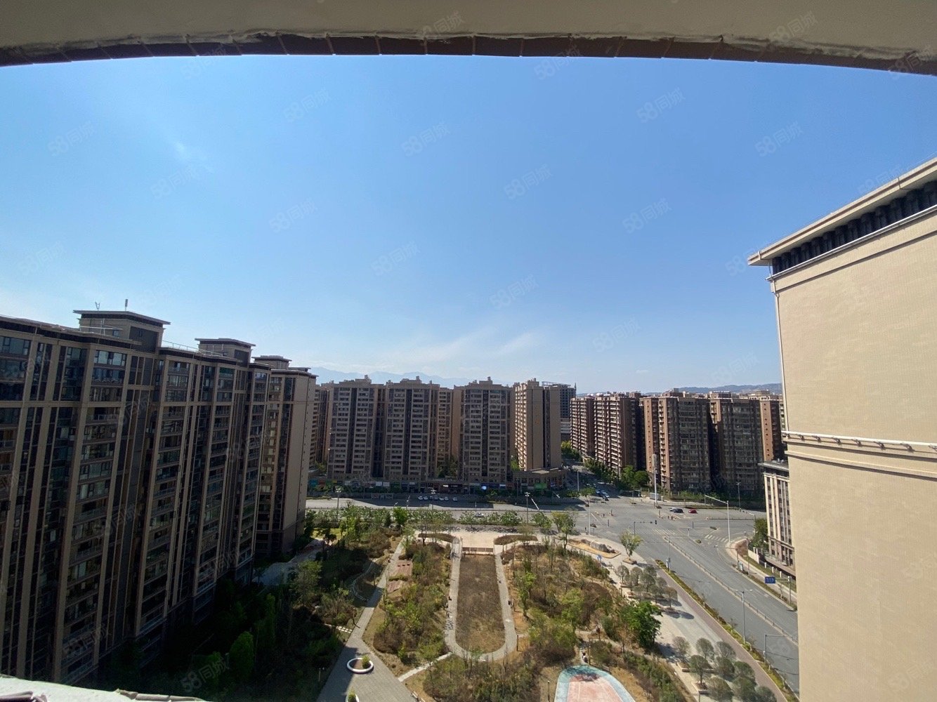 【10图】东部,万达广场旁,乐荟城海云墅,大阳台,三室两厅两卫,乐荟城