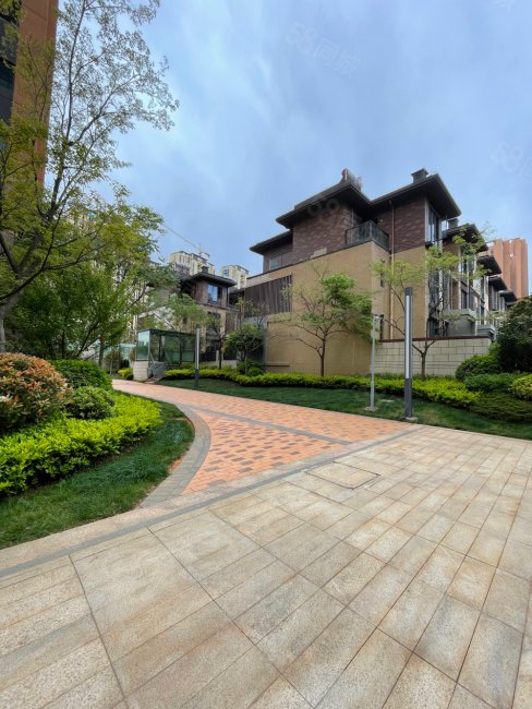 海伦保大城小院一梯两户小高层单价4900急售48万