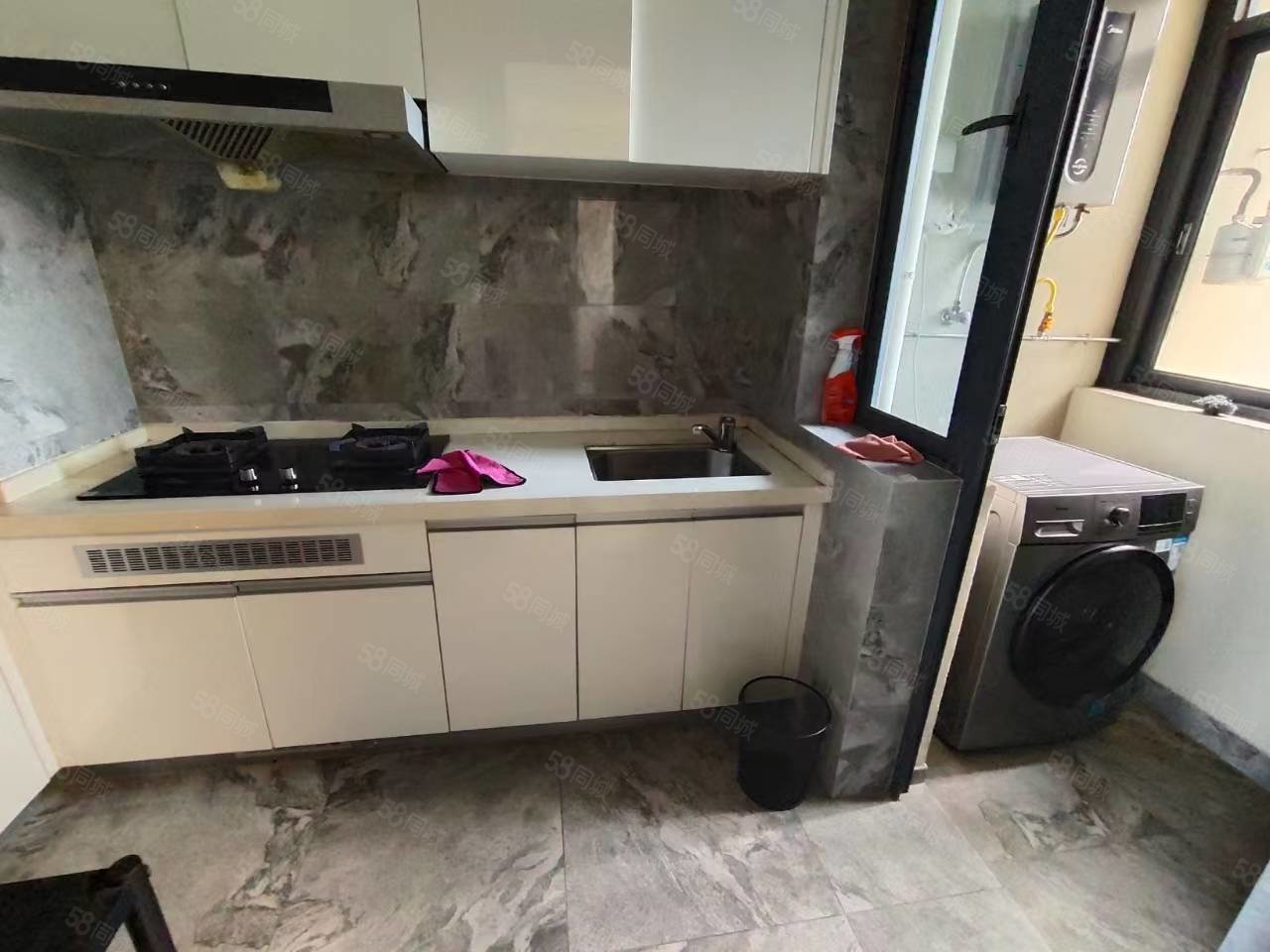 新城之光3室2厅2卫121㎡南北65万