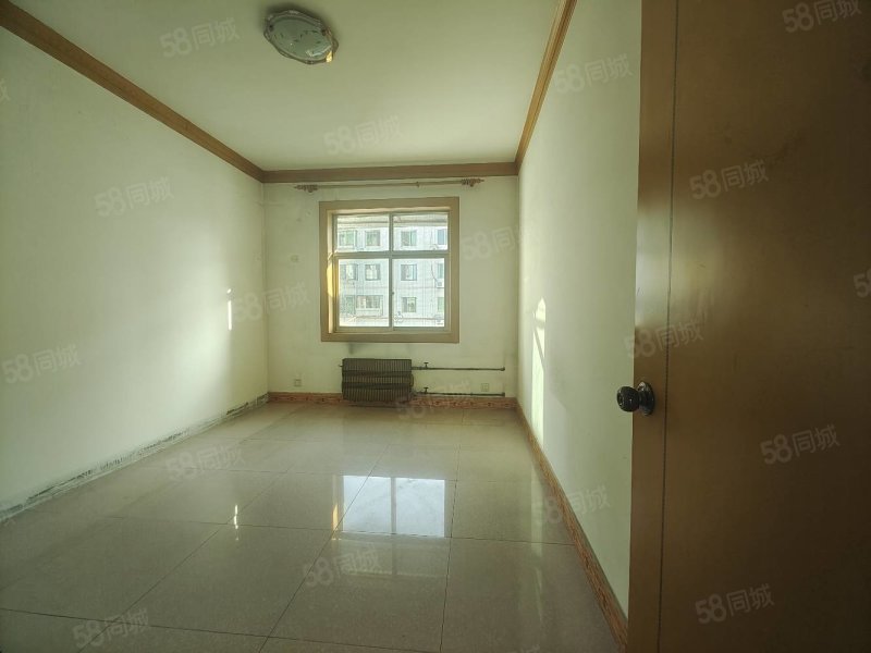 八一里文体局家属楼4室2厅2卫115㎡南北42万