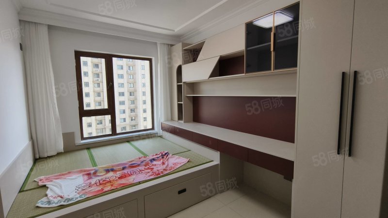 出售凯森蒙芋圆电梯七楼123平三室两厅两卫798精装修