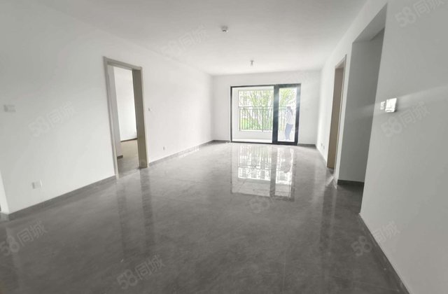 二中南邻，儒辰四室两卫，四叶草户型，全款走一手手续