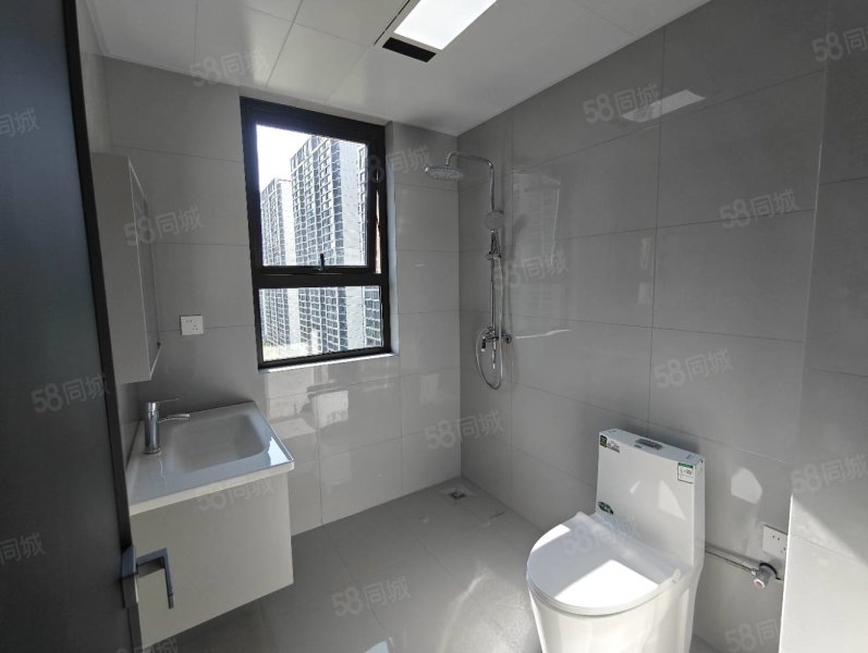 南湖公馆3室2厅2卫126㎡南北92万