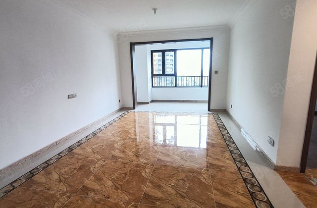 国岳府新房未住，免大税，三室两卫两阳台，有钥匙随时看