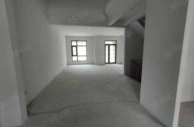 潮白河孔雀城伯顿庄园(别墅)4室2厅237㎡251万二手房图片