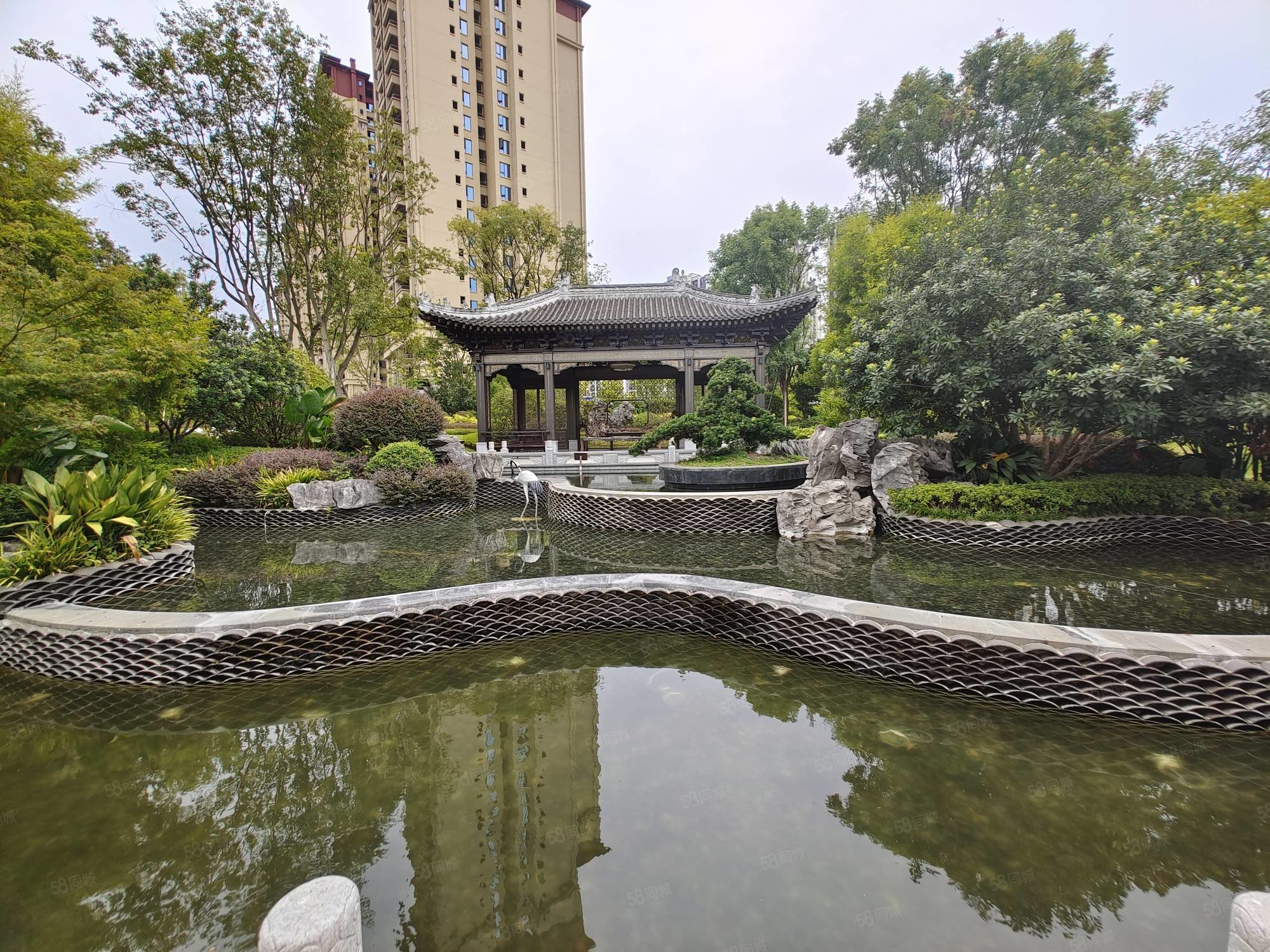 蓝光雍锦半岛4室2厅2卫161㎡南北175万