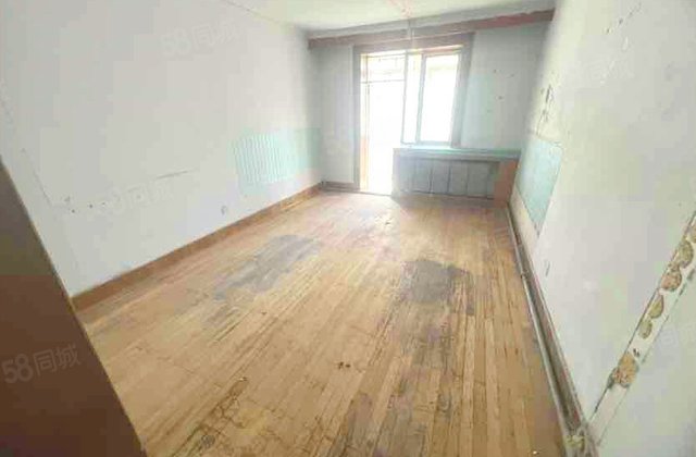 青云街10号小区4室2厅142㎡58万二手房图片