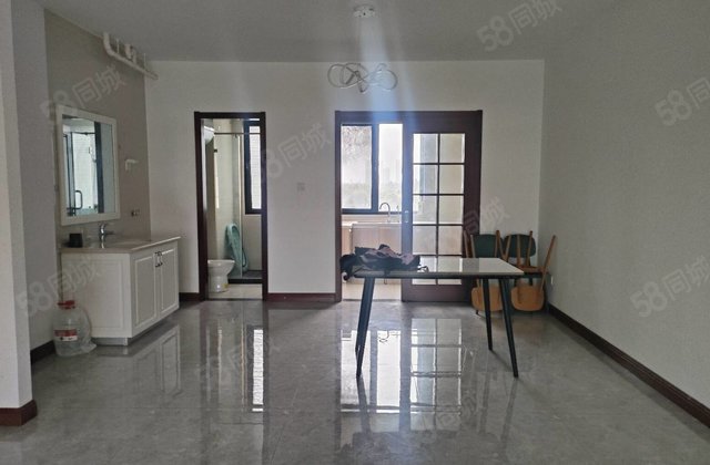 百合新城 桃李天阅 三叶草 一梯两户小高层 车位储藏室