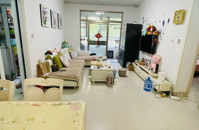 单价七千多， 满五  ，免大税，全天采光，送车位，房东直卖