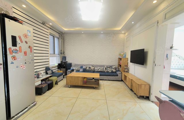 房东急售！颐中外国语，三室，电梯好楼层，