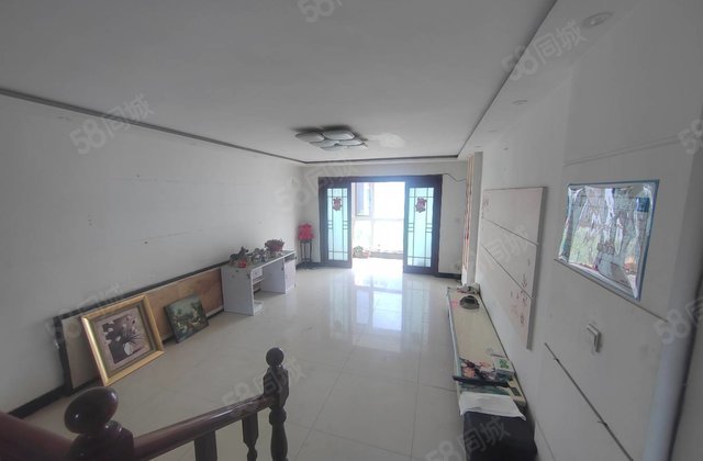 东昌府区，湖边，错层元宝户型，出门就是湖边  楼层单价七千多