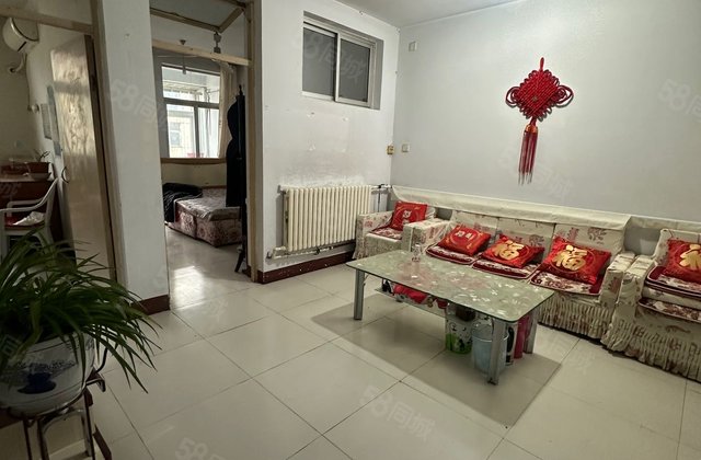 百花园小区，离市医院，鼎顺花园近，湖边，小三居，无公摊面积