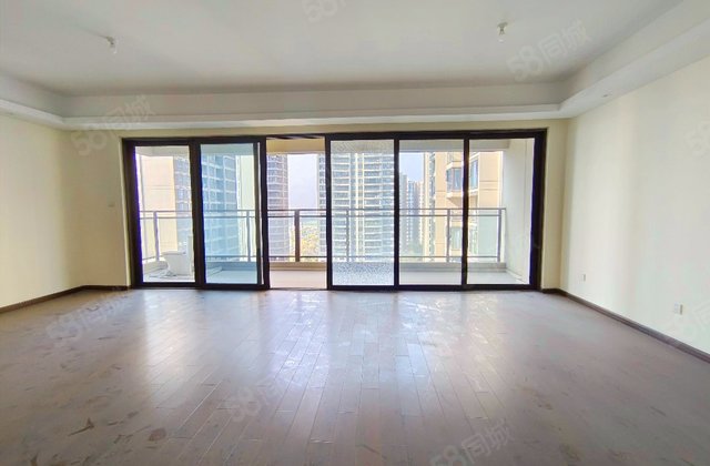 蓝光长岛国际二期4室2厅143.71㎡159万二手房图片