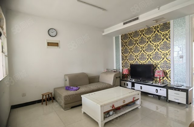 松桂路        奥森花园 三室电梯 中层