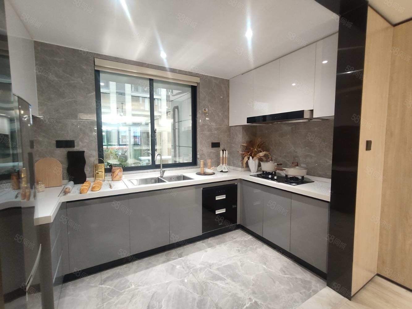 创维瑜园3室2厅2卫115㎡南北55万